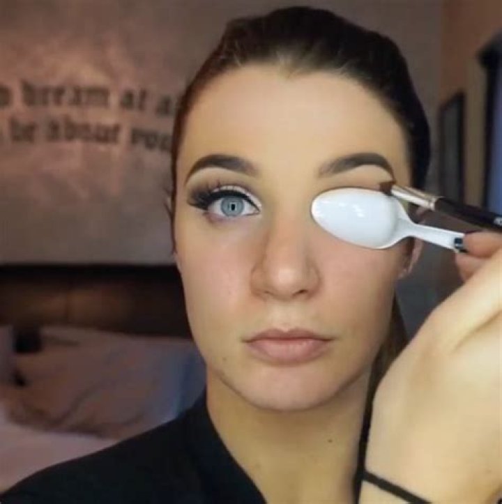 Viral Spoon Trick For Perfect Eye Makeup — Here’s Why It’s A Bad Idea