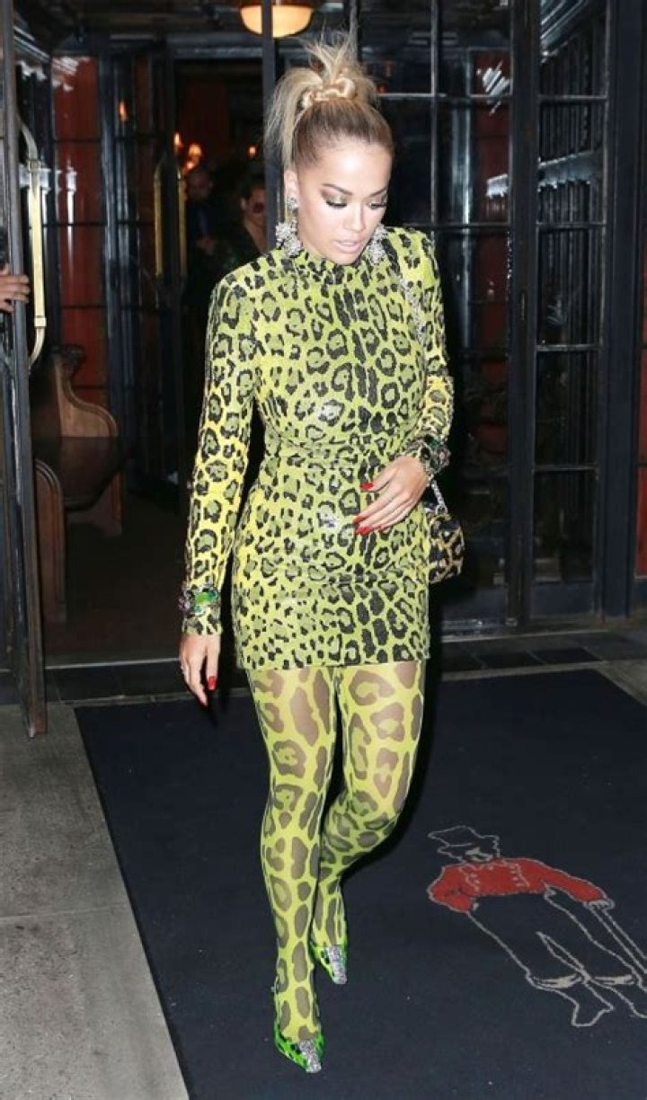 Stars Rocking Bold-Colored Animal Prints — PICS