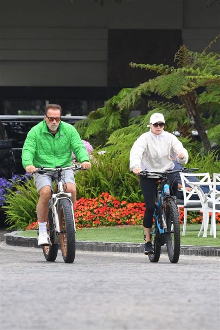 Photos Of Jennifer Lopez, Gigi Hadid & More – Hollywood Life