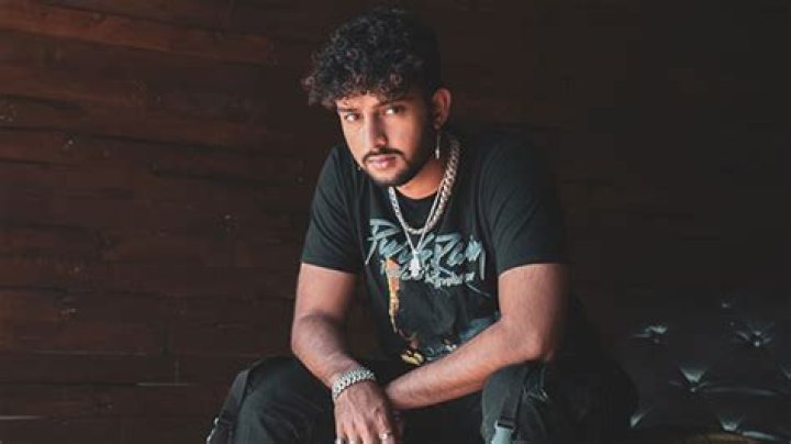 Indie-Pop Singer Discusses New Video & Song – Hollywood Life