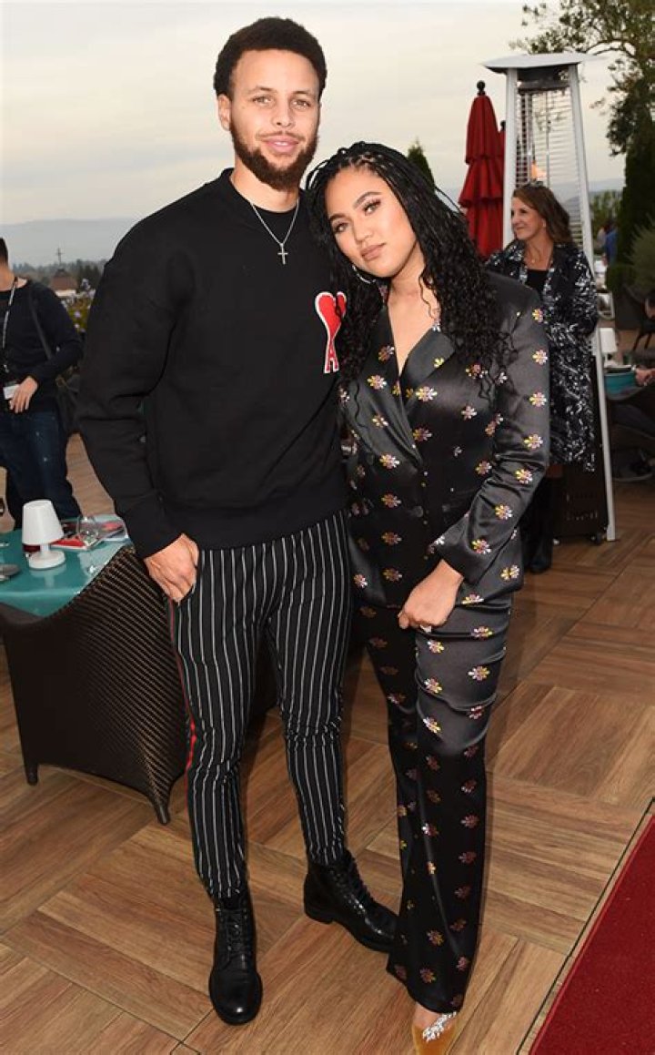 Steph Curry Graduates College 13 Years After Dropping Out For NBA & Ayesha Is So ‘Proud’