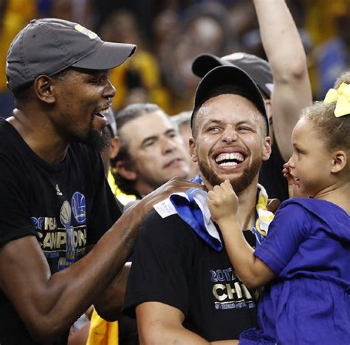 Steph Curry’s Son Canon Shouts ‘Hey, Klay Thompson’ To Dad’s Teammate – Hollywood Life