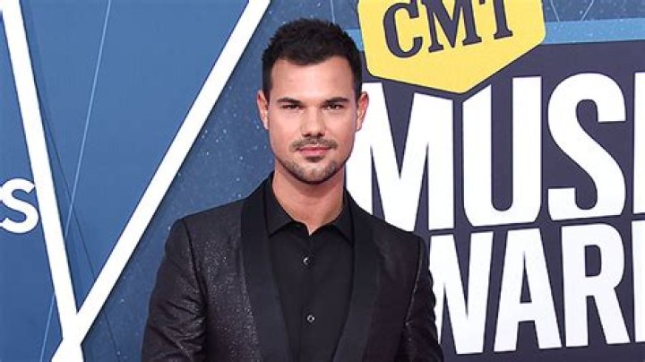 Taylor Lautner Admits His Name’s Been Pronounced Wrong Over The Years – Hollywood Life