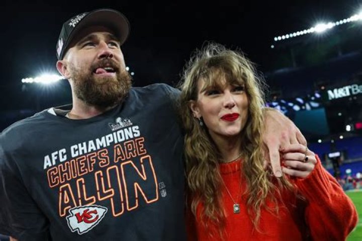 Taylor Swift and Travis Kelce Seen Holding Hands After Chiefs Game – Hollywood Life