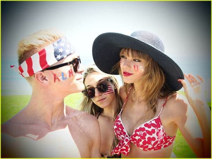 Taylor Swift’s Fourth Of July Party — PICS