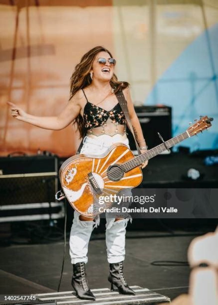 Tenille Townes Photos