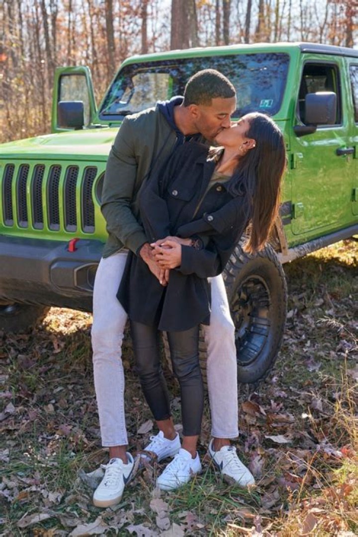 ‘The Bachelor’: Matt’s Hottest PDA Moments Of Season 25