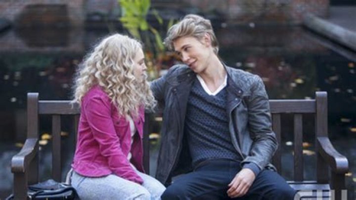 ‘The Carrie Diaries’ Recap — Sebastian Breaks Up With Carrie – Hollywood Life