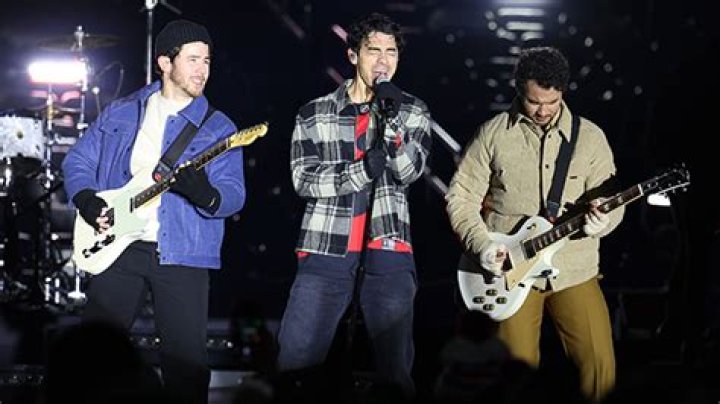 The Jonas Brothers Use These Hydration Packets Before a Concert for Extra Energy