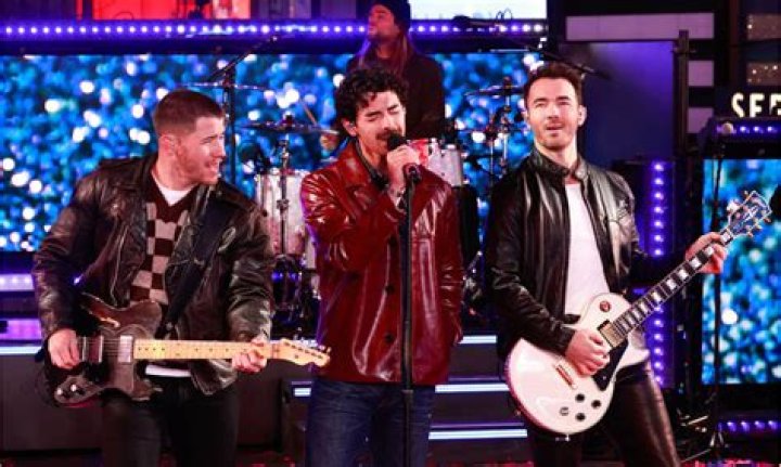 The Jonas Brothers Write New Song While Day Drinking With Seth Meyers – Hollywood Life