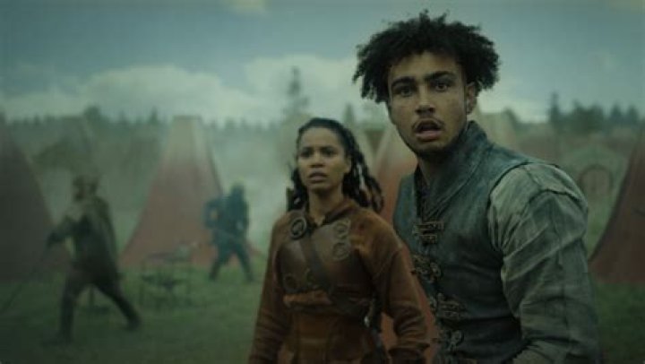 Bell Warns Voss — Season 3 Fall Finale Preview Video – Hollywood Life