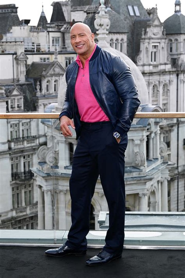 Pierce Brosnan & The Rock Match In Hot Pink At ‘Black Adam’ Photocall – Hollywood Life