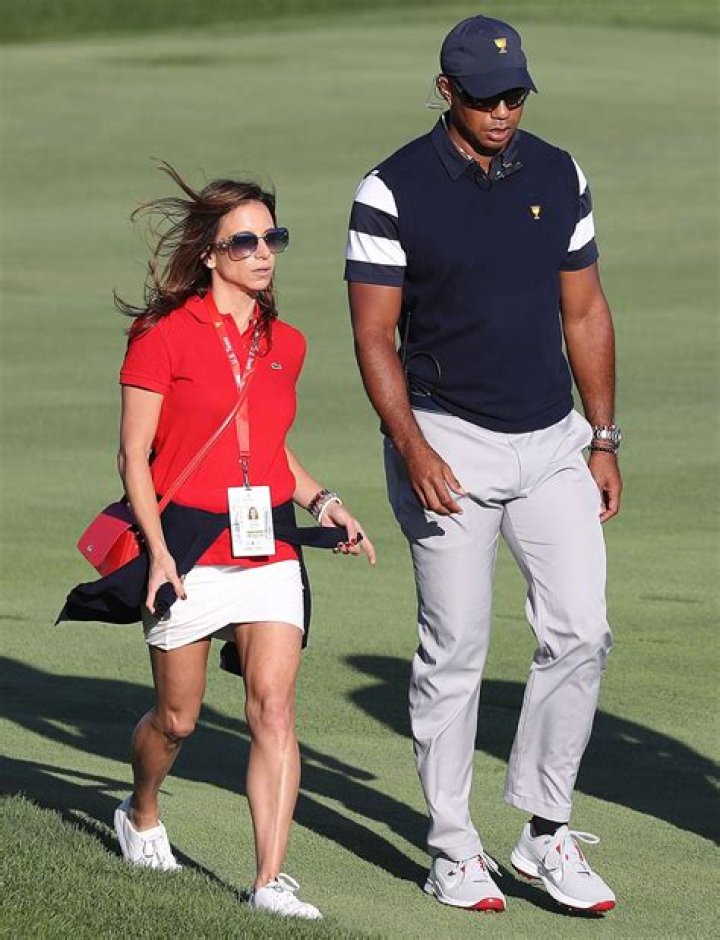 Tiger Woods & Girlfriend Erica Herman In Matching Travel Outfits: Pic – Hollywood Life