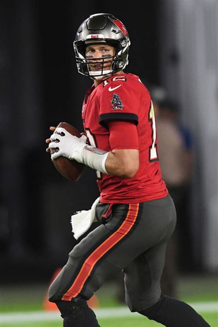 Tom Brady Throws Tablet After Bucs 9-0 Loss To The Saints