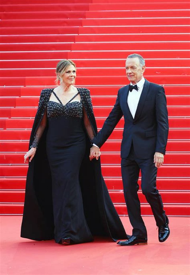 Tom Hanks & Rita Wilson Explain Cannes Film Festival Viral Photo – Hollywood Life