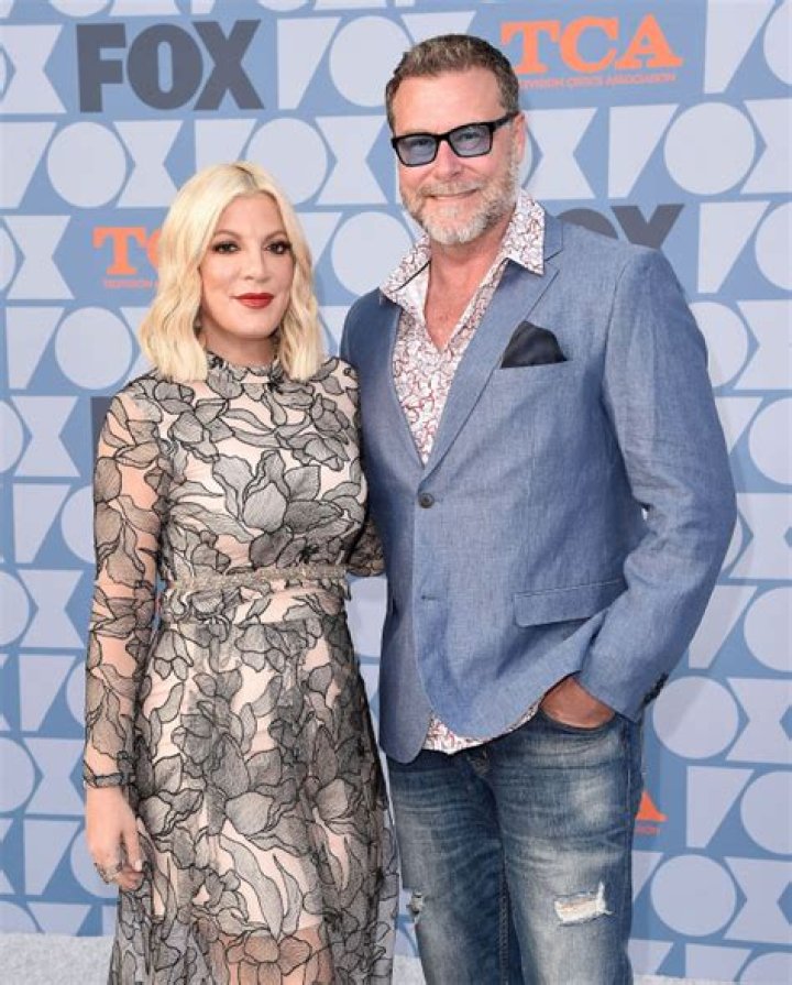 Tori Spelling Rocks Daisy Dukes & A Crop Top After Separation From Dean McDermott