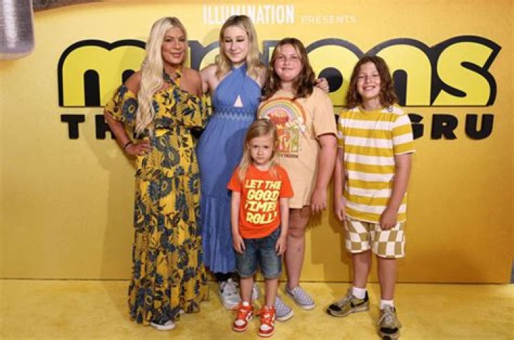 Tori Spelling Poses With Kids Stella, 14, Hattie, 10, Finn, 9 & Beau, 5, At ‘Minions’ Premiere: Photos