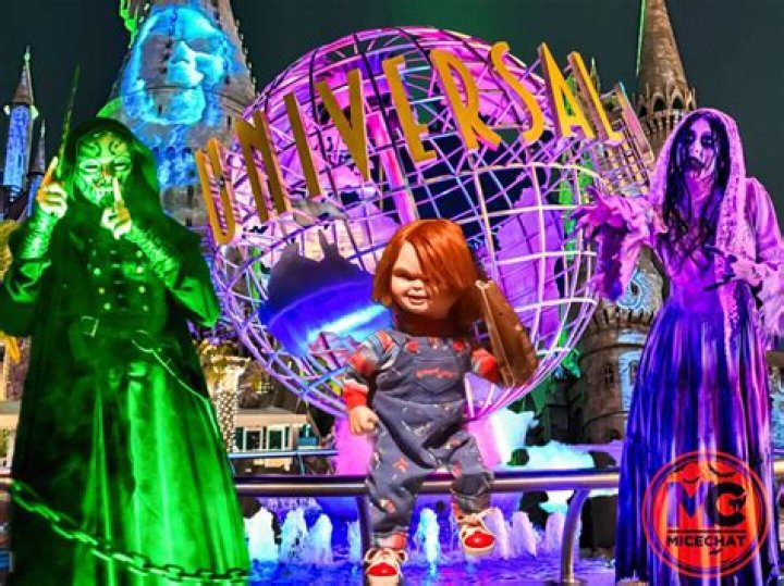 Tori Spelling Poses With Her Kids at Universal Studios’ Halloween Horror Nights