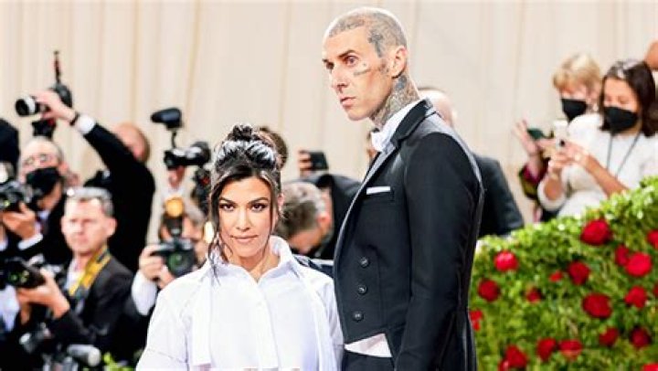 Travis Barker Thanks Kourtney For ‘Healing’ His Fear Of Flying – Hollywood Life