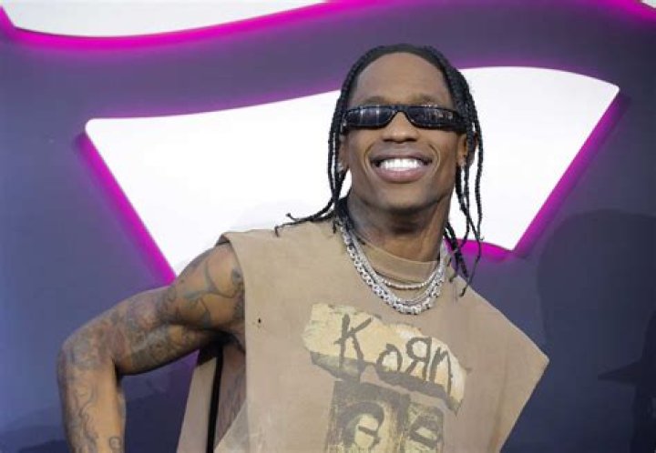 Travis Scott’s ‘SNL’ Performance Dissed On Twitter: ‘WTF?’ – Hollywood Life