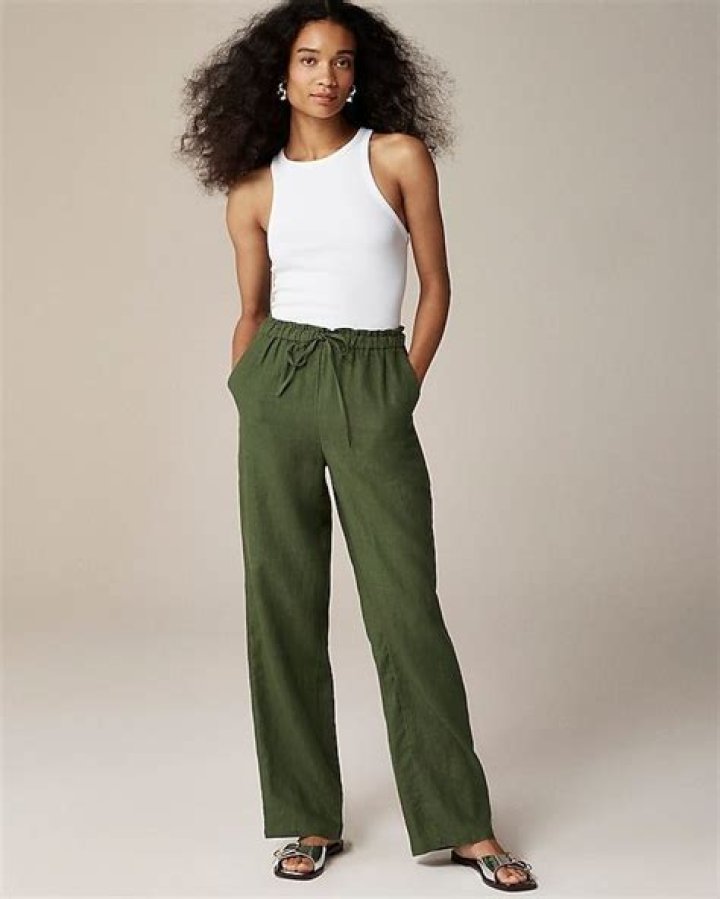 These Trendy Linen Pants Are A Vacay Must-Have