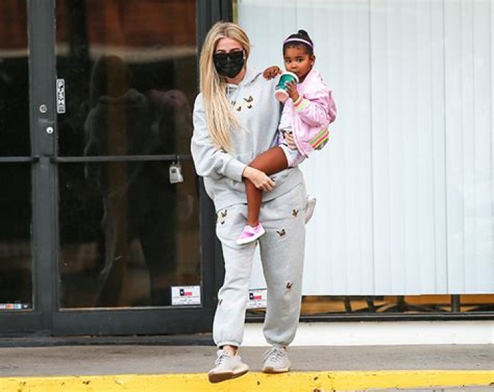 True Thompson On Private Jet In Khloe Kardashian’s Photos – Hollywood Life