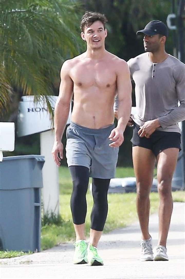 Tyler Cameron Goes For Shirtless Jog In Miami Amid Coronavirus Crisis — See Pics