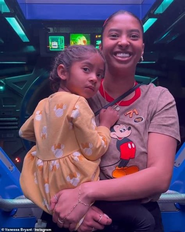 Vanessa Bryant & Kobe’s Sister Hit Disneyland With Kids – Hollywood Life