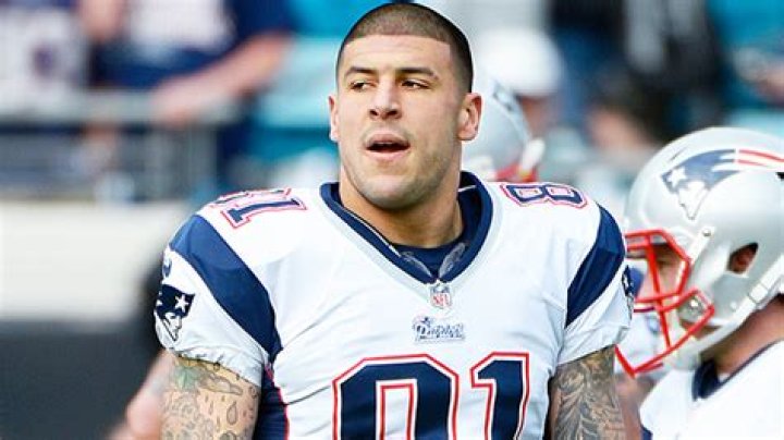 Who Is Aaron Hernandez? What To Know About Patriots Player Who Killed Himself – Hollywood Life