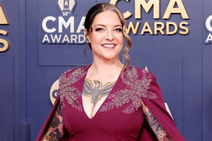 Who Is Ashley McBryde? 5 Things About The Country Music Star – Hollywood Life