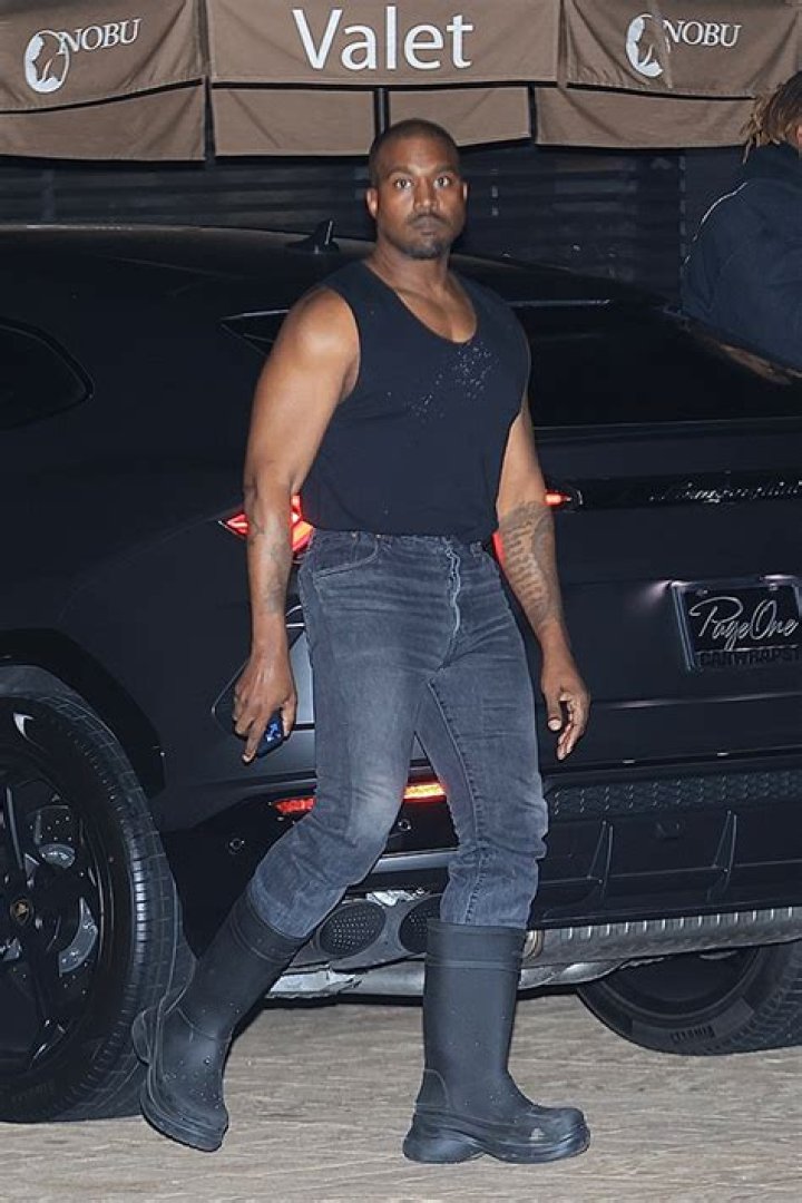 Who Is Chaney Jones? 5 Things About The Model Hanging With Kanye West – Hollywood Life