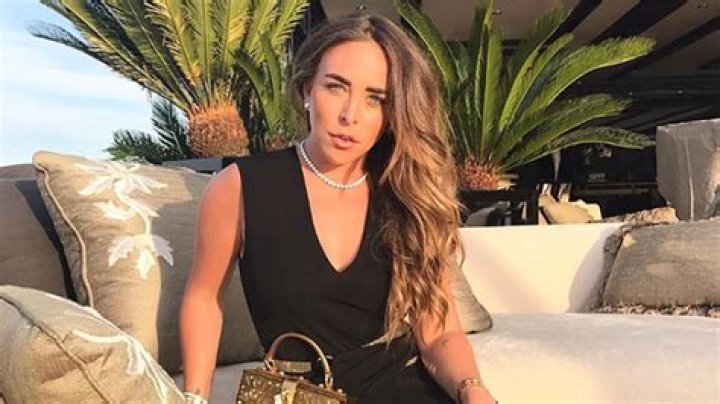 Who Is Chloe Green? The British Heiress Kissed ‘Hot Felon’ Jeremy Meeks – Hollywood Life