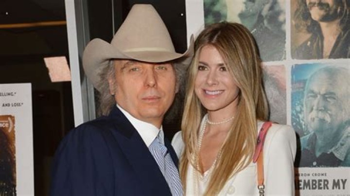 5 Things To Know About Dwight Yoakum’s Wife – Hollywood Life