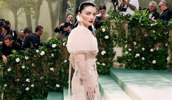 5 Things About Actress & Bono’s Daughter – Hollywood Life