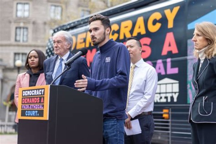 Who Is Laura Ingraham? 5 Facts About Controversial Fox News Host – Hollywood Life