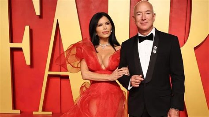 Who Is Lauren Sanchez? Facts On Jeff Bezos’ Reported Fiancée – Hollywood Life