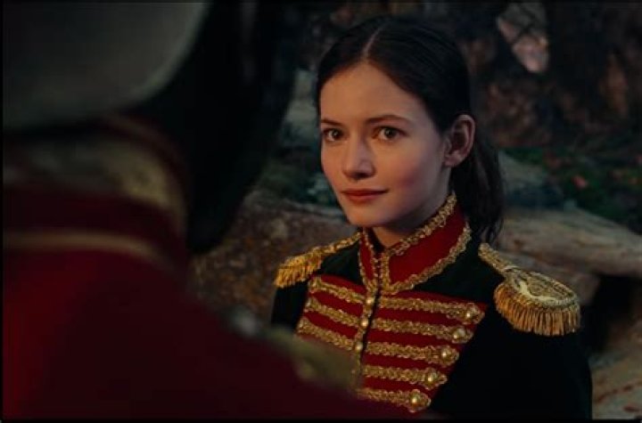 Who Is Mackenzie Foy? 5 Things On The Live-Action Nutcracker Actress – Hollywood Life