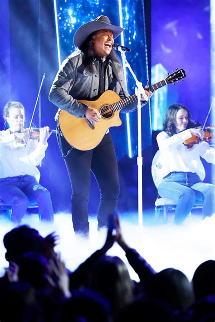 Who Is NOIVAS (Savion Wright)? About ‘The Voice’ Season 23 Standout – Hollywood Life