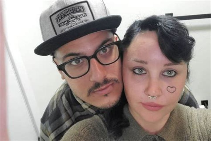 Who Is Paul Michael? 5 Things About Amanda Bynes Fiancee – Hollywood Life