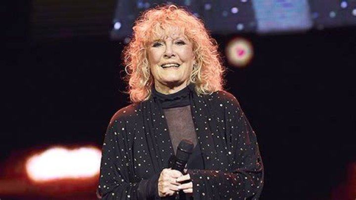 Who Is Petula Clark? 5 Things About British ‘Downtown’ Singer – Hollywood Life