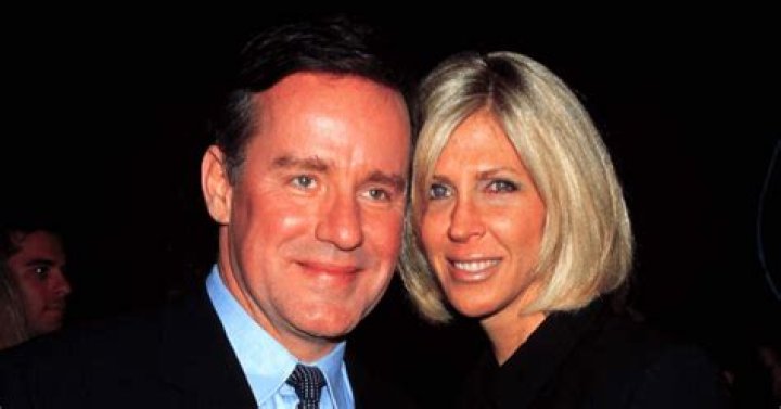 5 Things On ‘SNL’ Star Murdered By Wife In 1998 – Hollywood Life