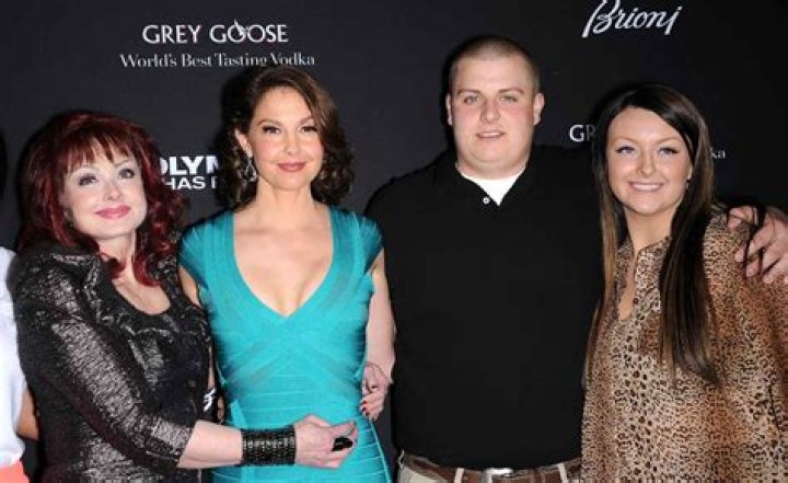 Get to Know Elijah and Grace Pauline – Hollywood Life