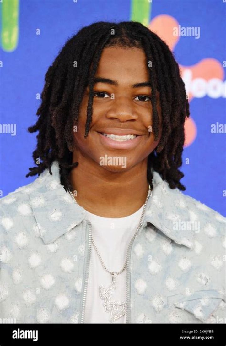 ‘Young Dylan’ — Photos Of The Show – Hollywood Life